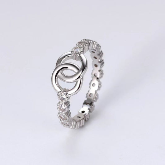 Radiant Sparkle: 925 Sterling Silver Zircon Ring